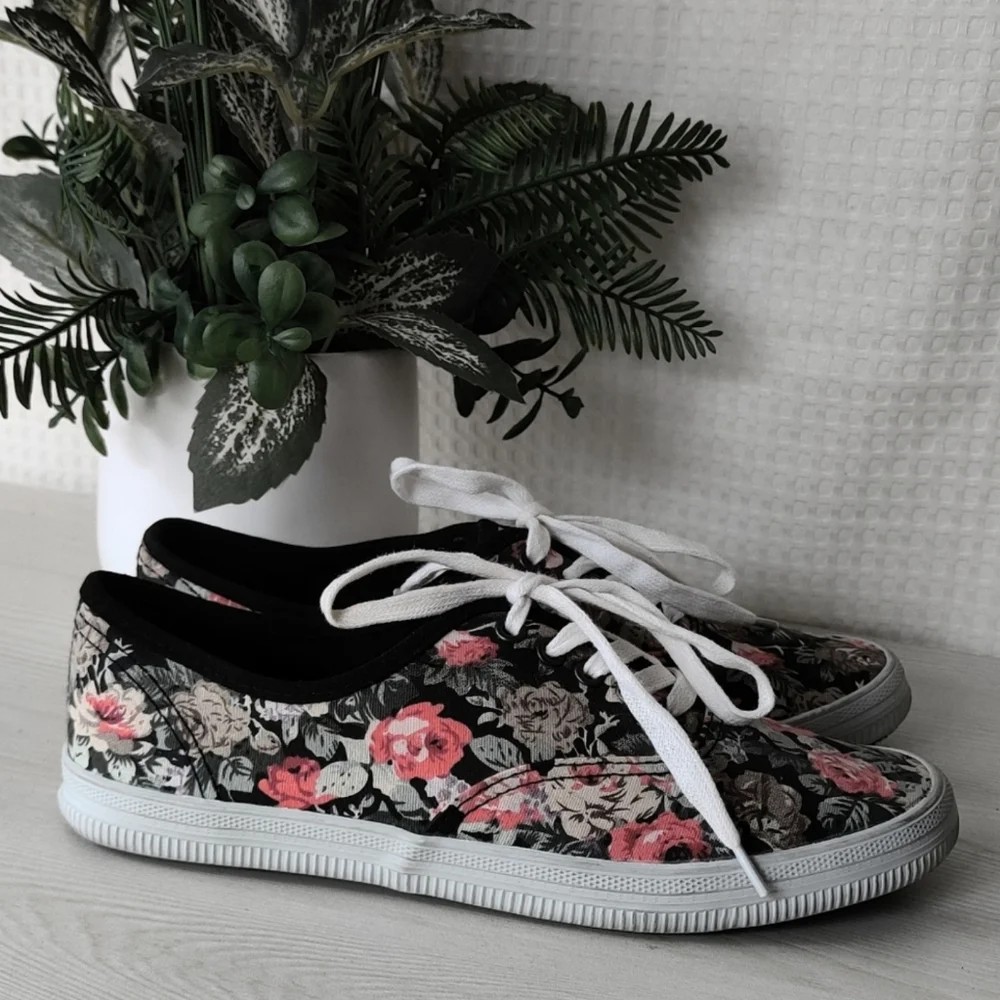 City Sneaks Women's Floral Sneakers Size 7.5